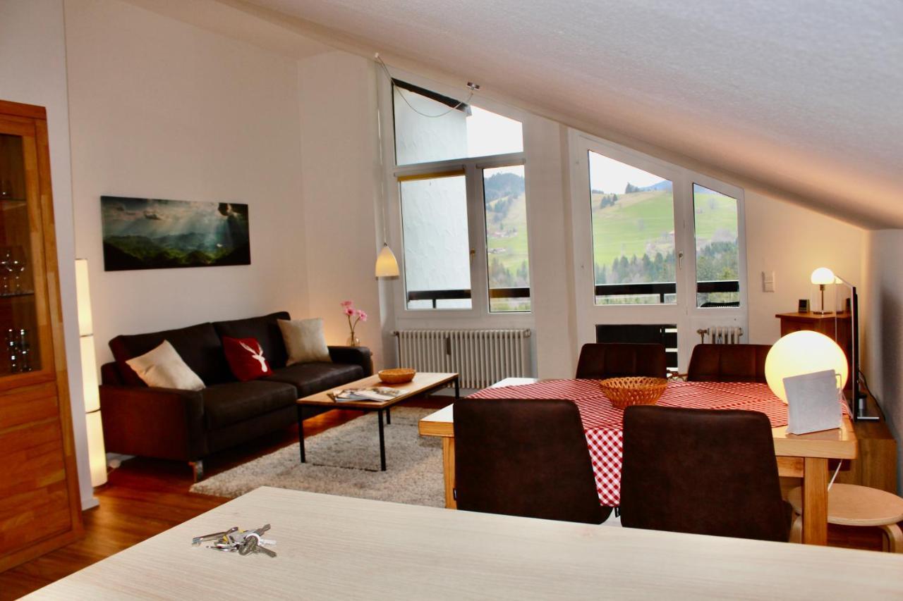 Bergwiese Mit Oberstaufen Plus Karte Exterior photo